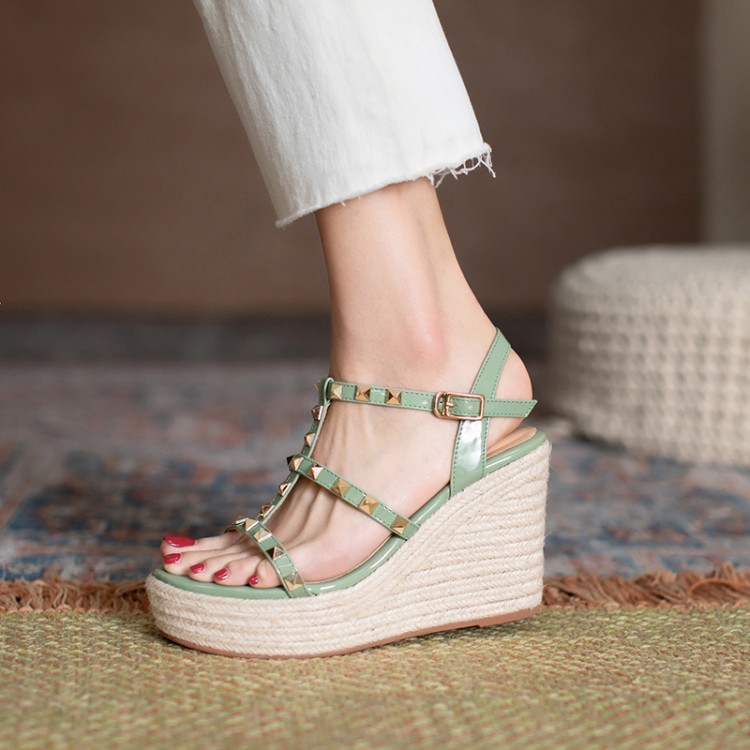 Women's Roman Sandals with Patent Leather and Wedge Heel