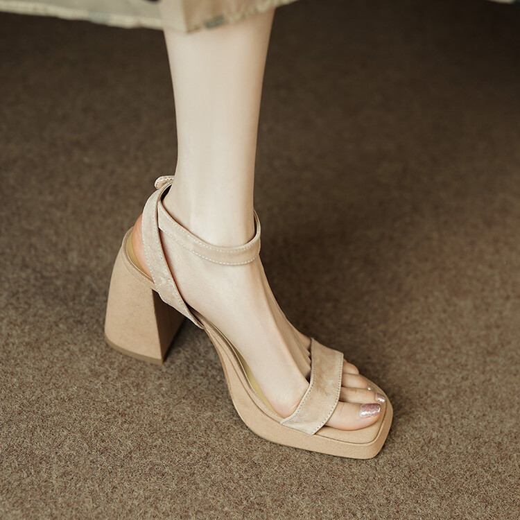 Women's Roman Sandals with Chunky Heel and T-Strap